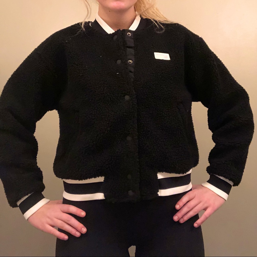 New Balance Cropped Sherpa Jacket